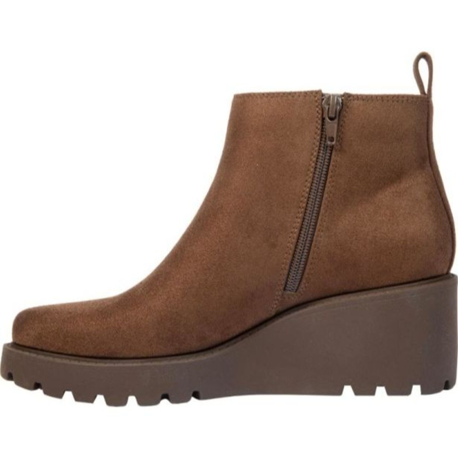 Bota para mujer, tipo botín, con tacón de cuña y cierre, acabado gamuza, marca Vi Line, color café 1141426