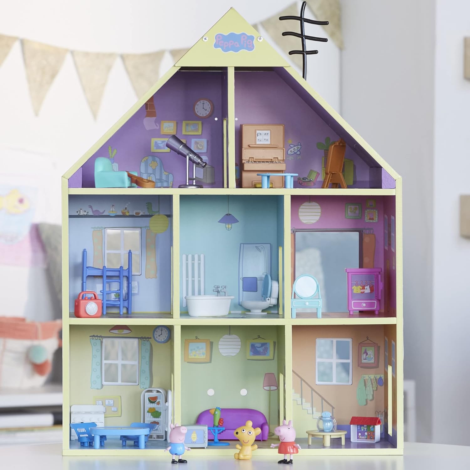 Peppa Pig - Súper casa de Madera - 8 Habitaciones - Incluye 2 Figuras y 29 Accesorios - Fabricada con Madera de Origen Responsable - A Partir de 3 años