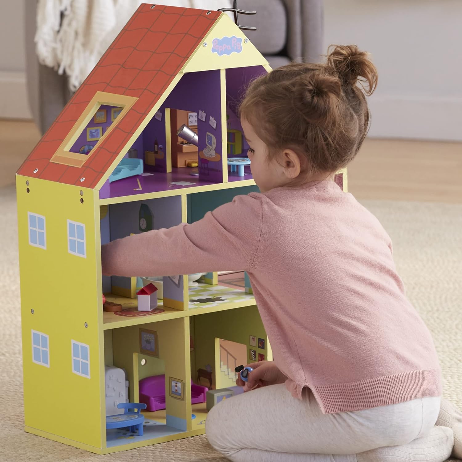 Peppa Pig - Súper casa de Madera - 8 Habitaciones - Incluye 2 Figuras y 29 Accesorios - Fabricada con Madera de Origen Responsable - A Partir de 3 años