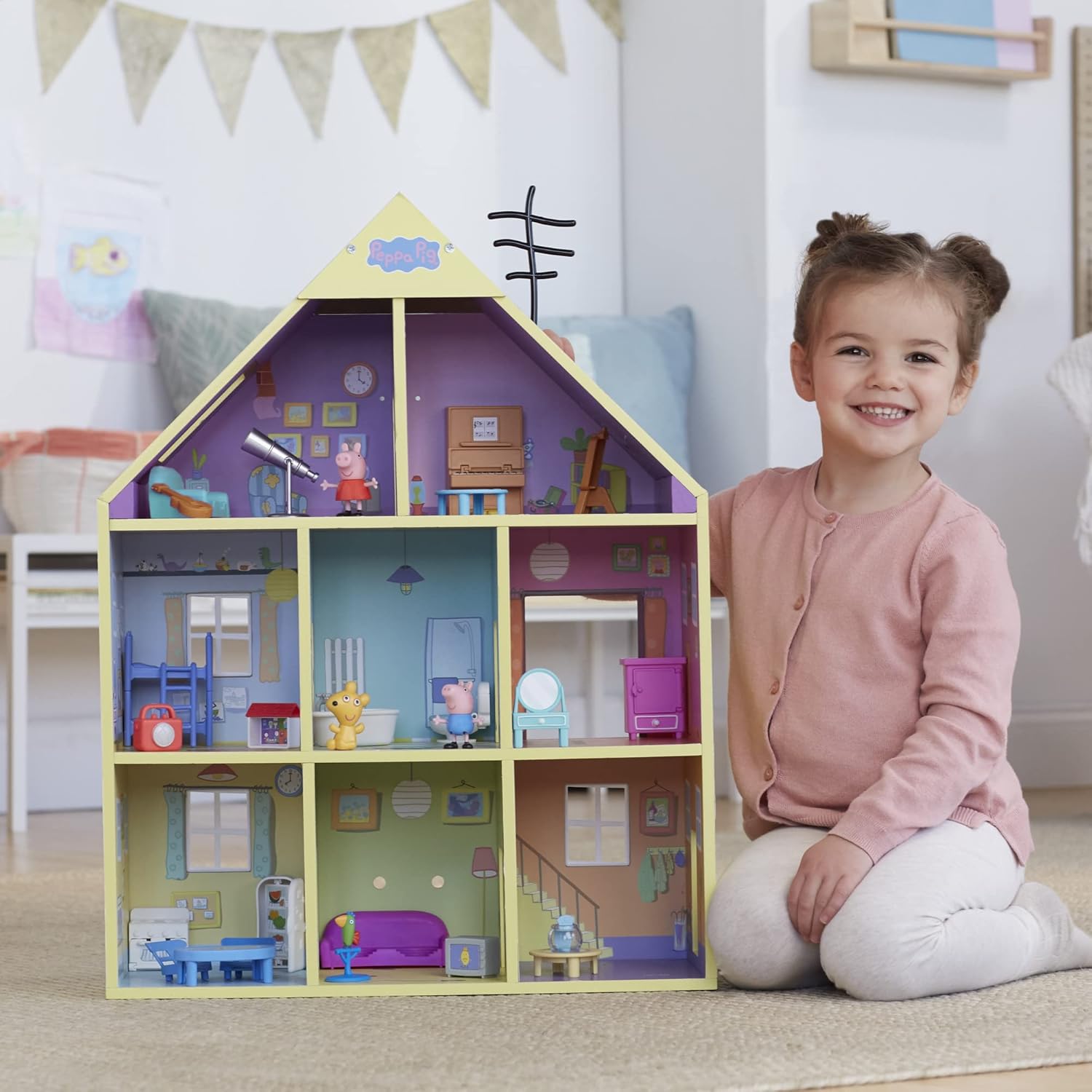 Peppa Pig - Súper casa de Madera - 8 Habitaciones - Incluye 2 Figuras y 29 Accesorios - Fabricada con Madera de Origen Responsable - A Partir de 3 años