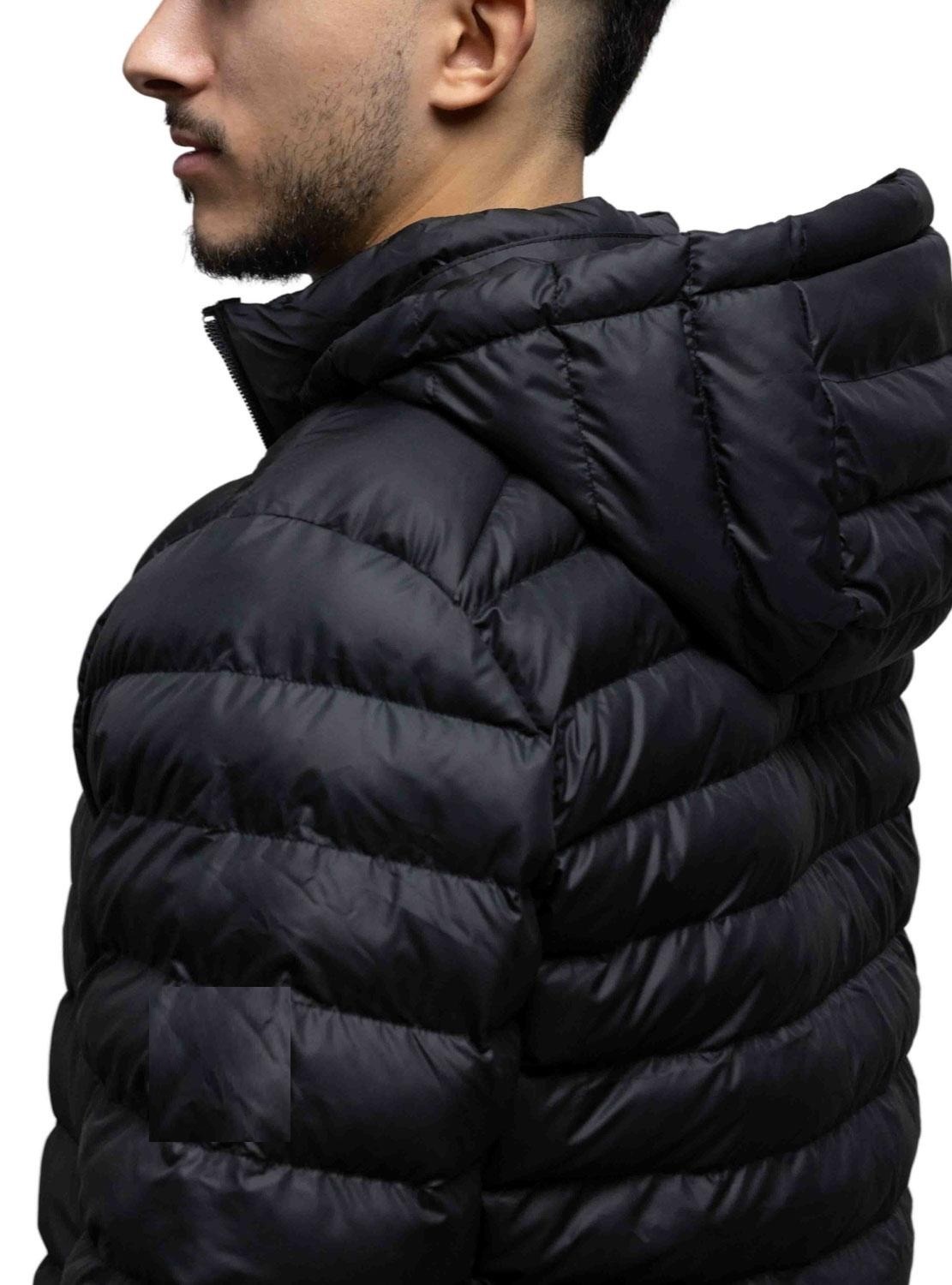 Chamarra Negra Con Capucha para Hombre