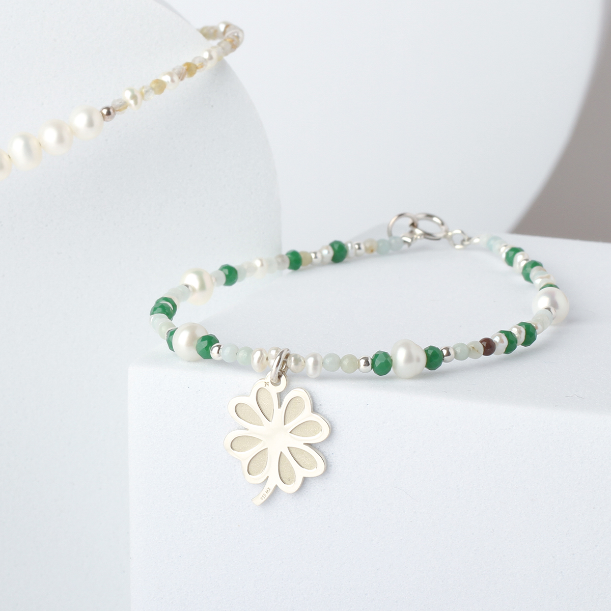 Pulsera de la Suerte Charm Trébol de Plata con Piedras Naturales y Perla Cultivada por Anante Joyería