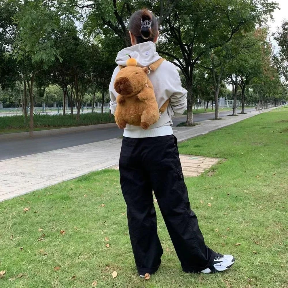 Mochila de Peluche Diseño Capybara Tamaño Grande