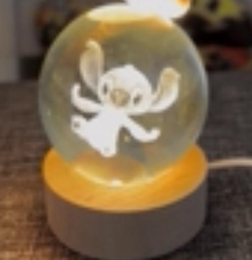 Stitch en 3D Brillando en Casa, Esfera de Cristal con Luz