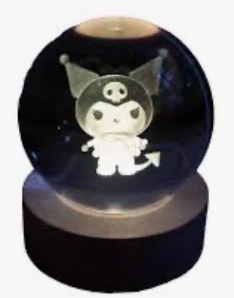 Estilo y Actitud, la Esencia de Kuromi en esfera de cristal 3D con Base Iluminada