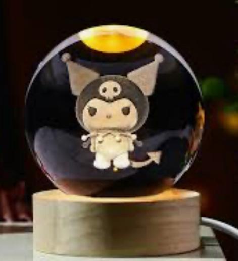 Estilo y Actitud, la Esencia de Kuromi en esfera de cristal 3D con Base Iluminada
