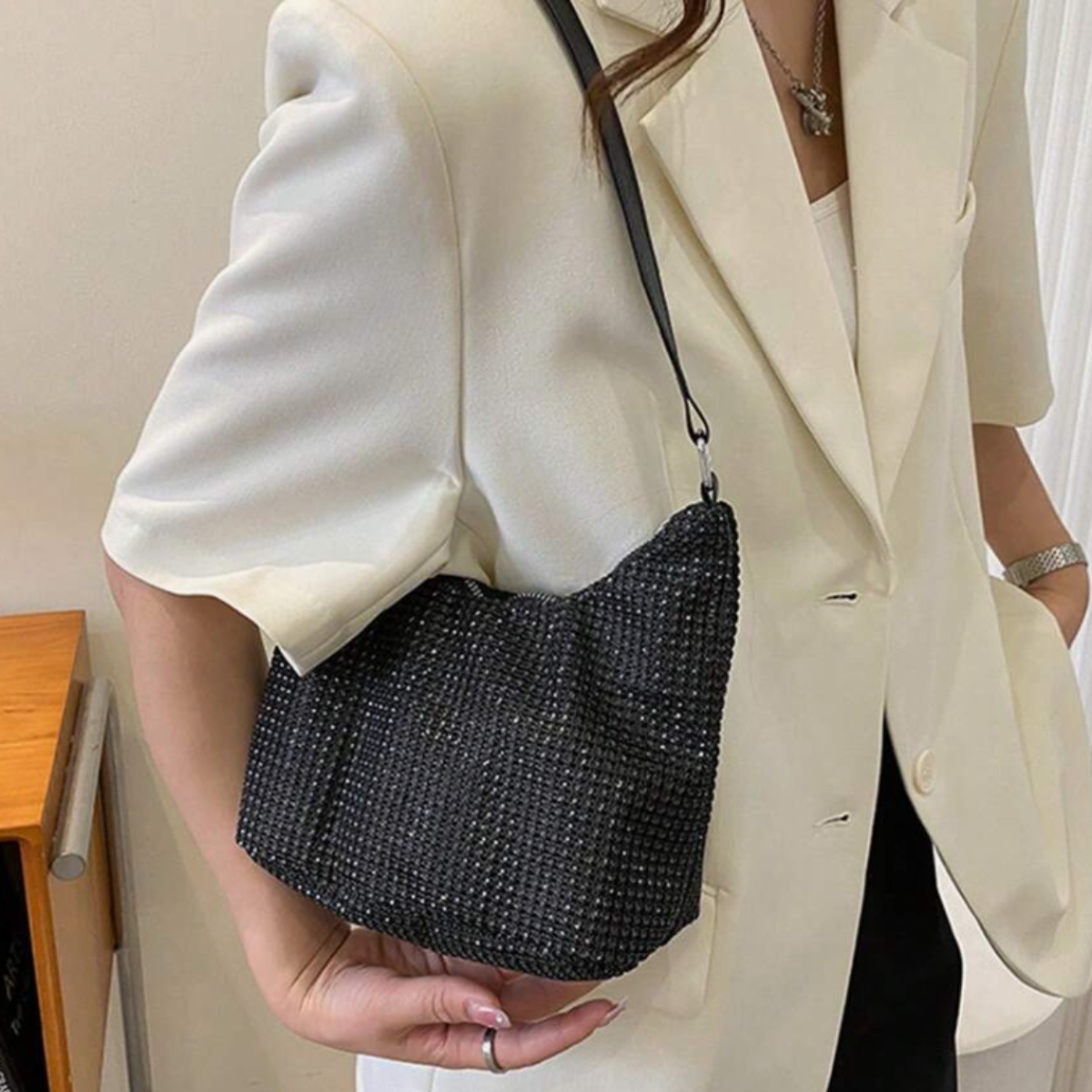 SHEIN Bolso de hombro con diamantes para mujer