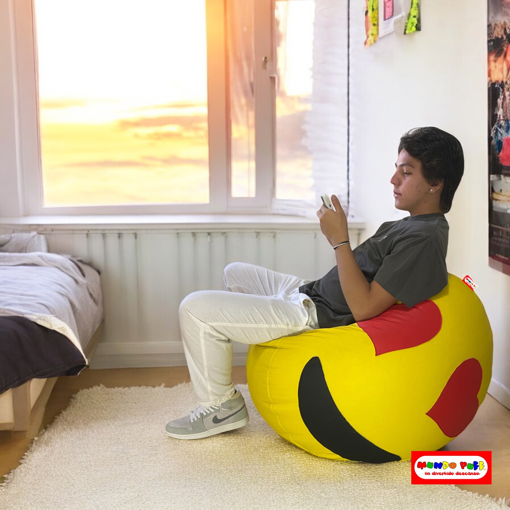 Sillón Puff Emoji Enamorado marca Mundo Puff.
