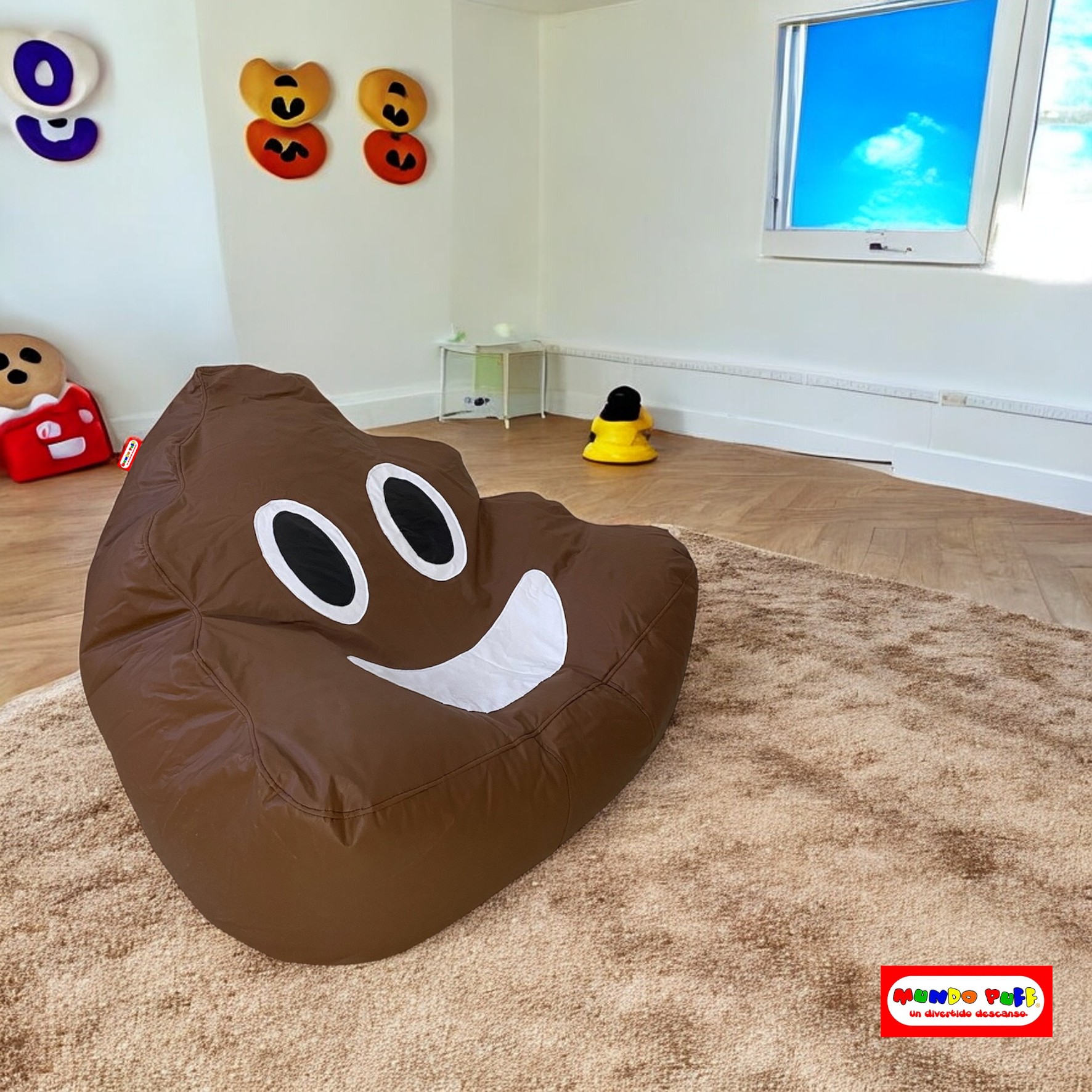 Sillón Puff Emoji Popo marca Mundo Puff.