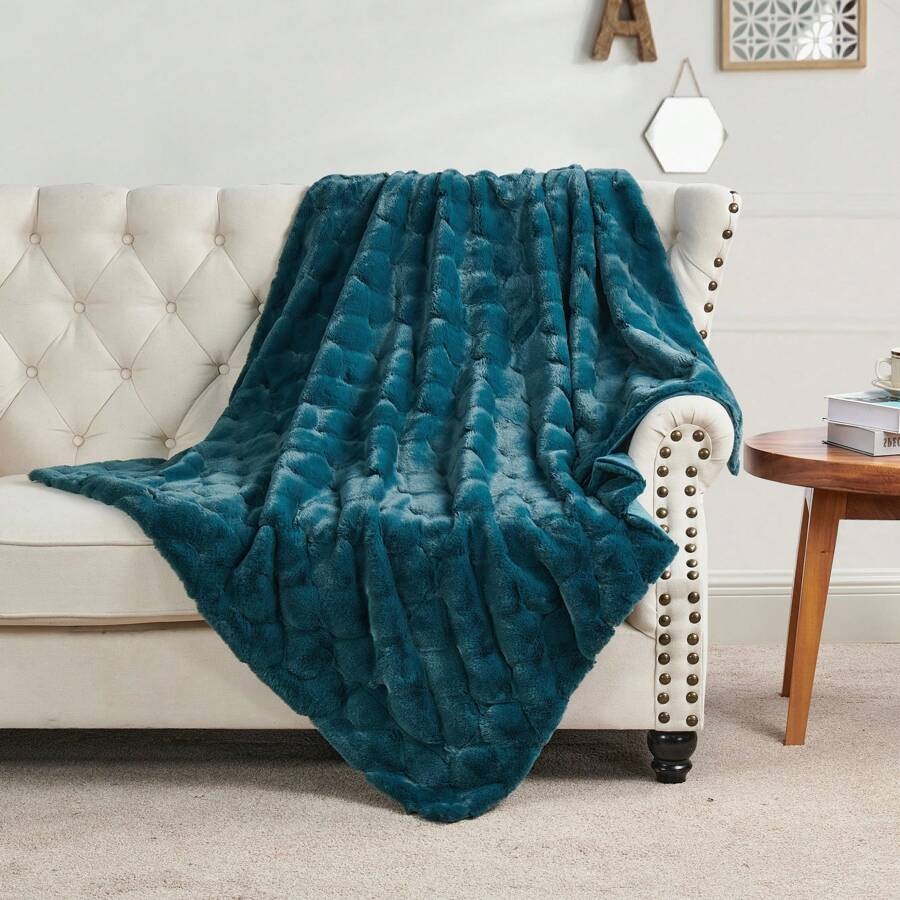 Manta Cobija Jacquard Rabbit Faux Fur 50" x 60" (Stargazer)