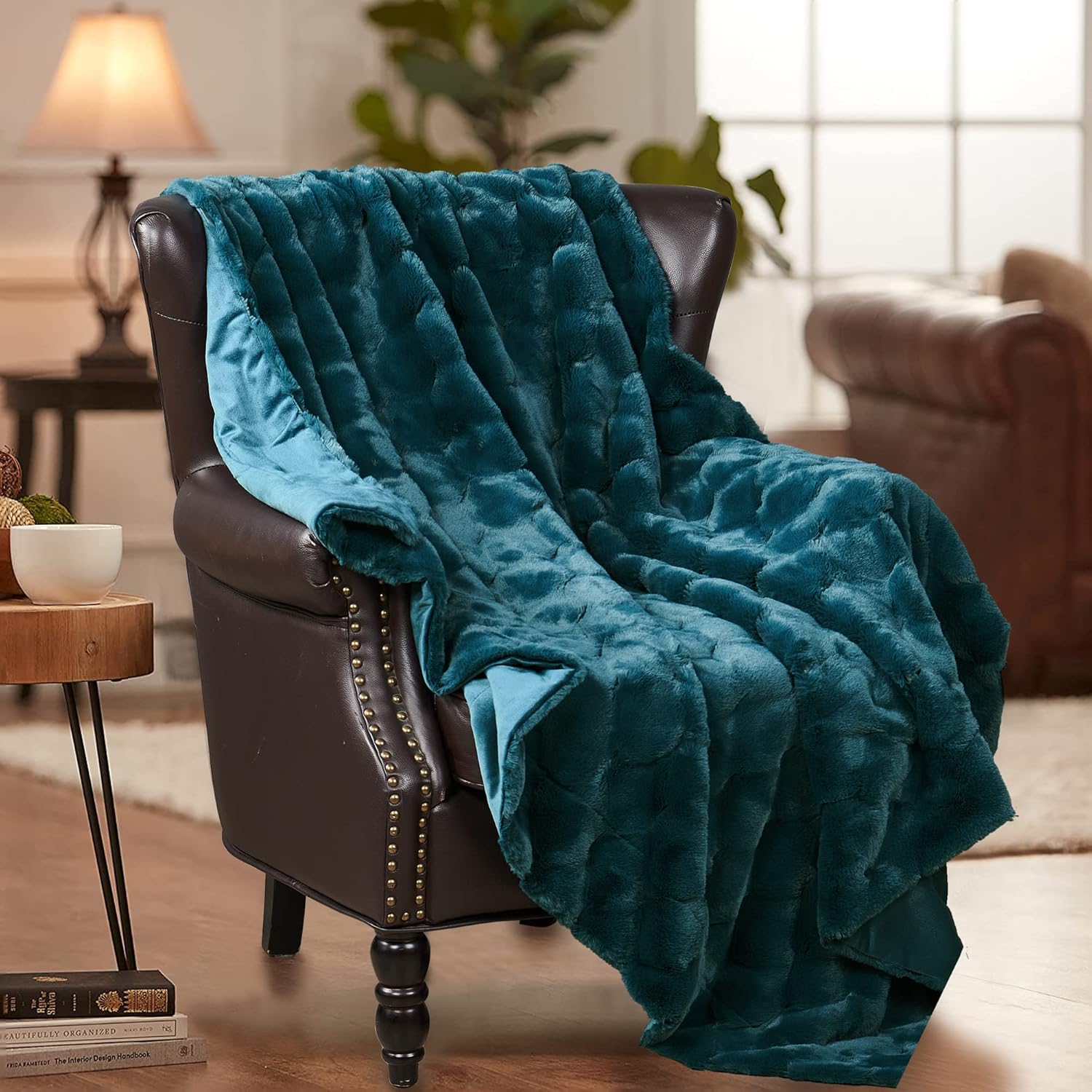 Manta Cobija Jacquard Rabbit Faux Fur 50" x 60" (Stargazer)