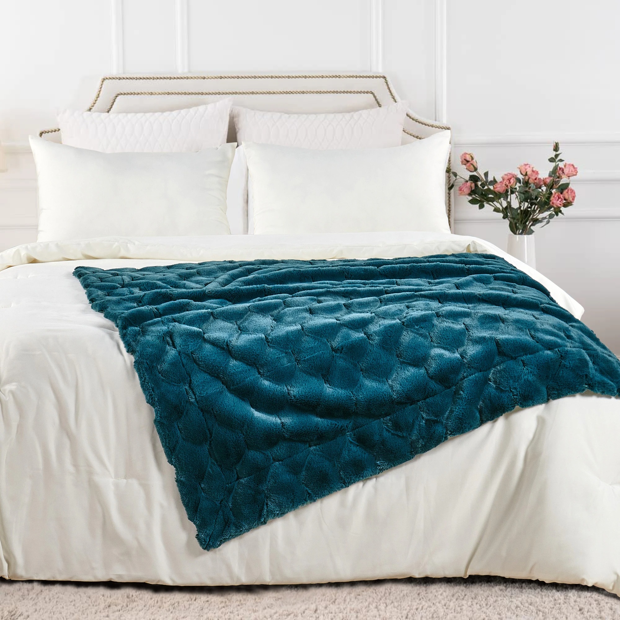 Manta Cobija Jacquard Rabbit Faux Fur 50" x 60" (Stargazer)