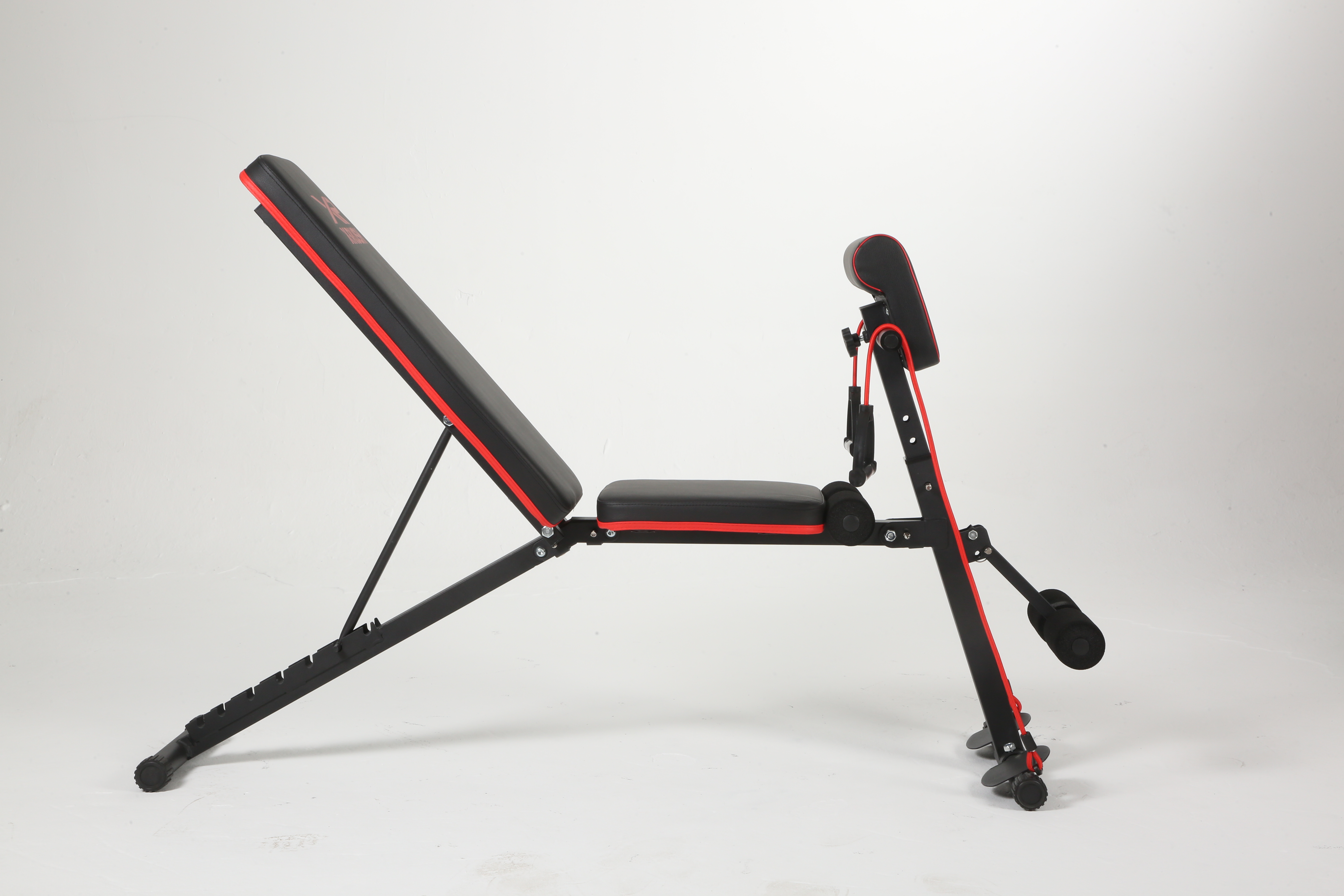 Banco para abdominales ajustable equipada X-RUSH
