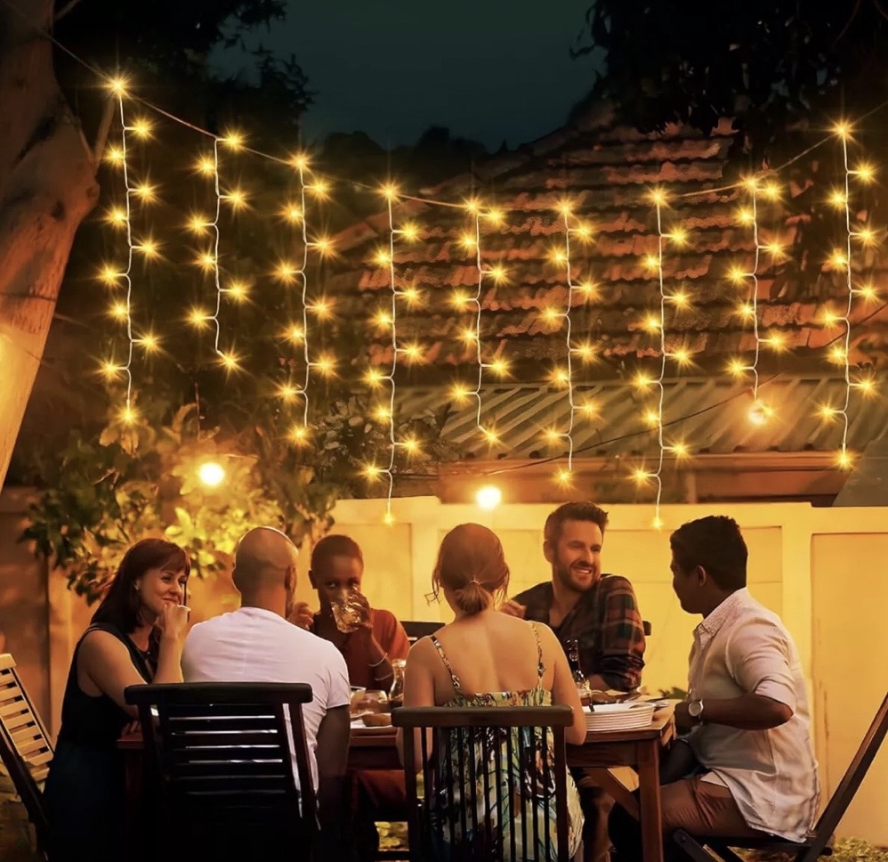 Cascada LED Navideña 500 Luces, 10 Metros para Exterior, Iluminación Festiva de Alta Calidad