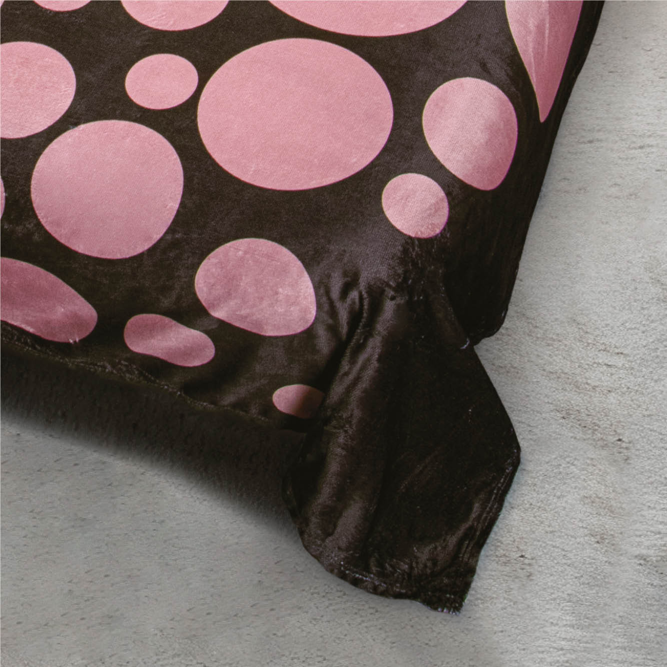 Cobertor Ligero Ultrasuave Minnie Black Mat/Ind Concord 