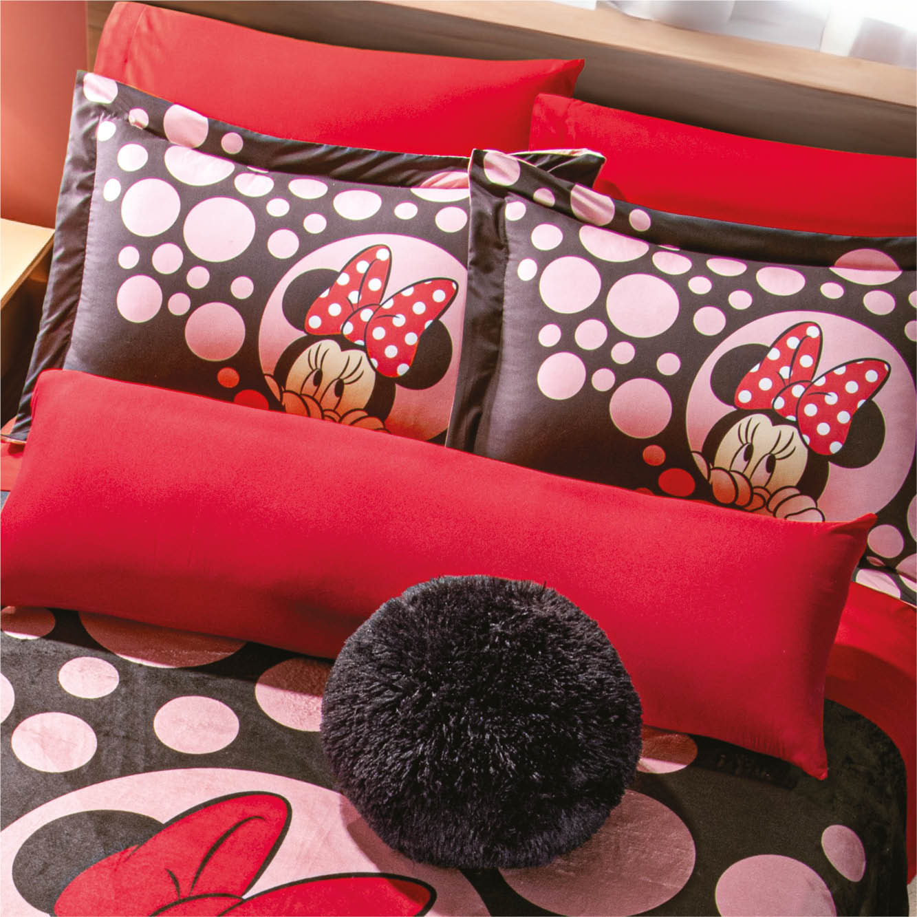 Cobertor Ligero Ultrasuave Minnie Black Mat/Ind Concord 