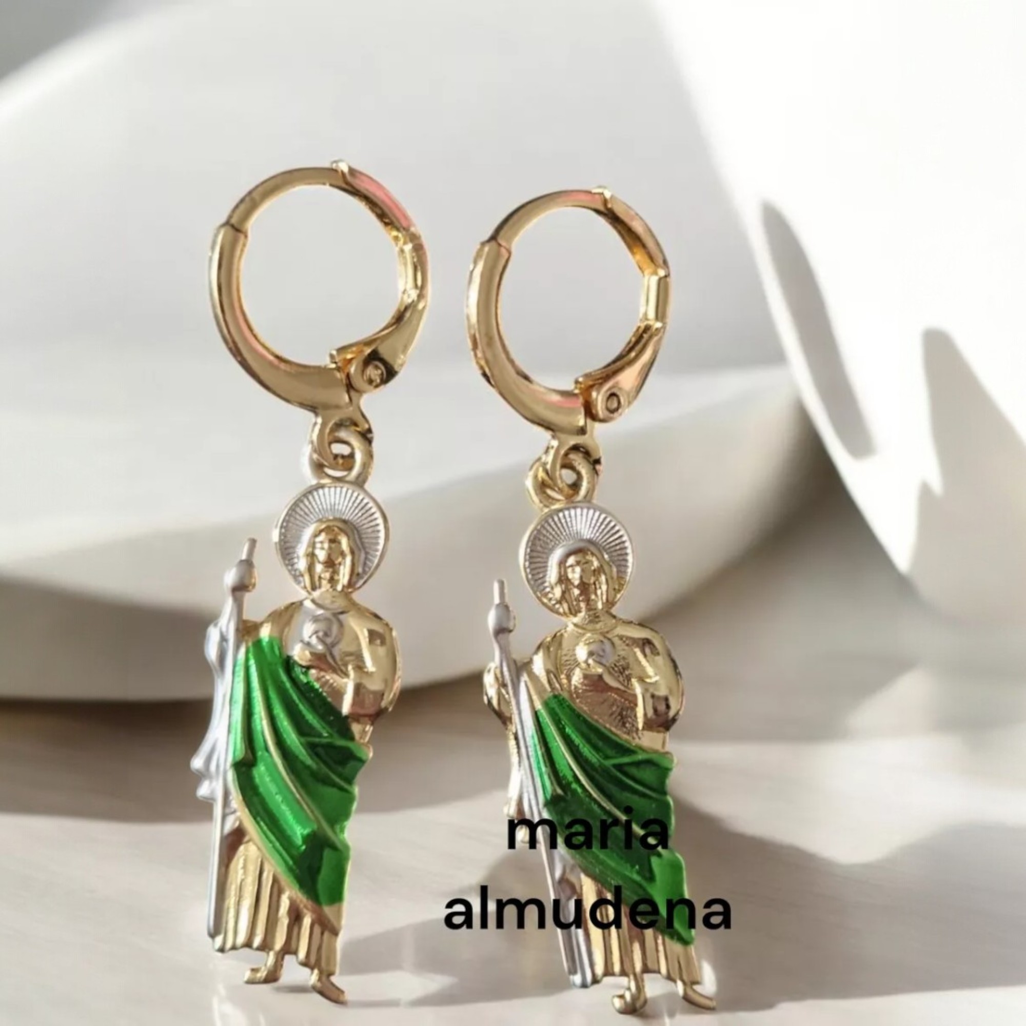 San Judas Tadeo aretes, oro laminado 18 kilates