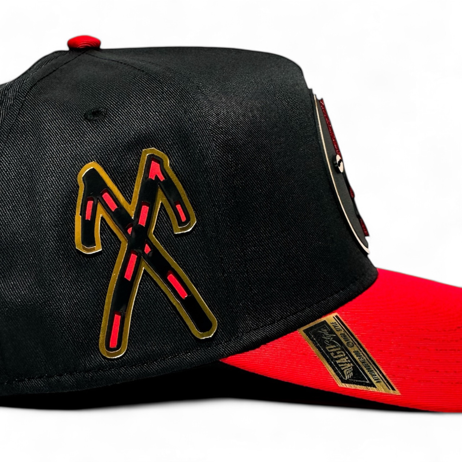 VAGO Style ELEGGUA Gorra Artesanal Visera Curva Roja