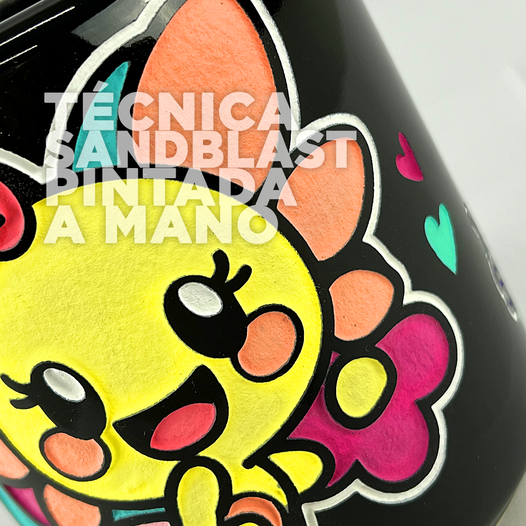 Taza de cerámica Xoli & Sashoo Artesanal Ajolote Amarilla Xolotl 16 oz.