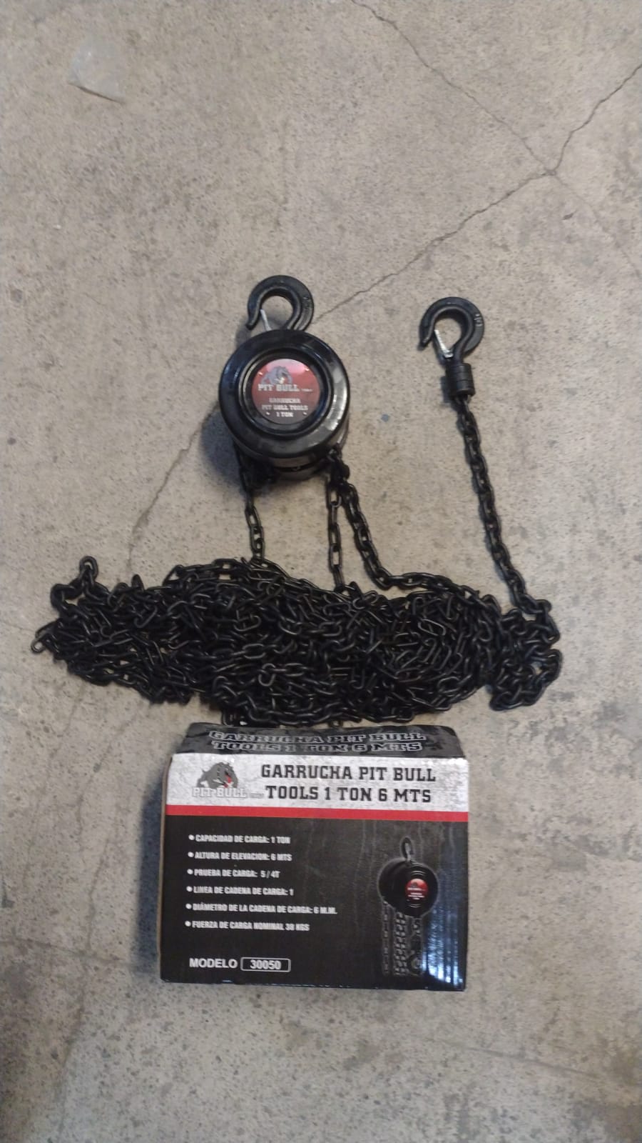 GARRUCHA MANUAL 1 TONELADA 6 METROS DE CADENA, MARCA PIT BULL TOOLS.