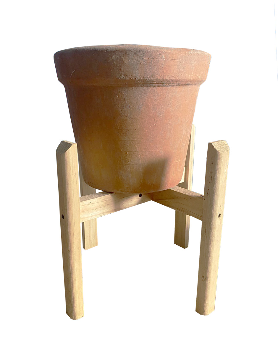 Maceta de barro en forma de vaso