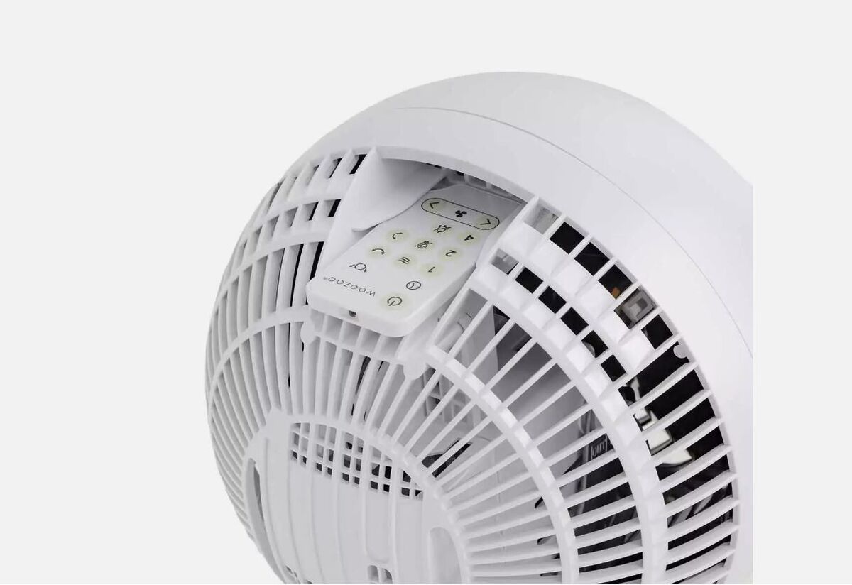 Ventilador de Globo Woozoo Multi Direccional 90 Grados, 5 velocidades Con Control Remoto, 21cm Diametro