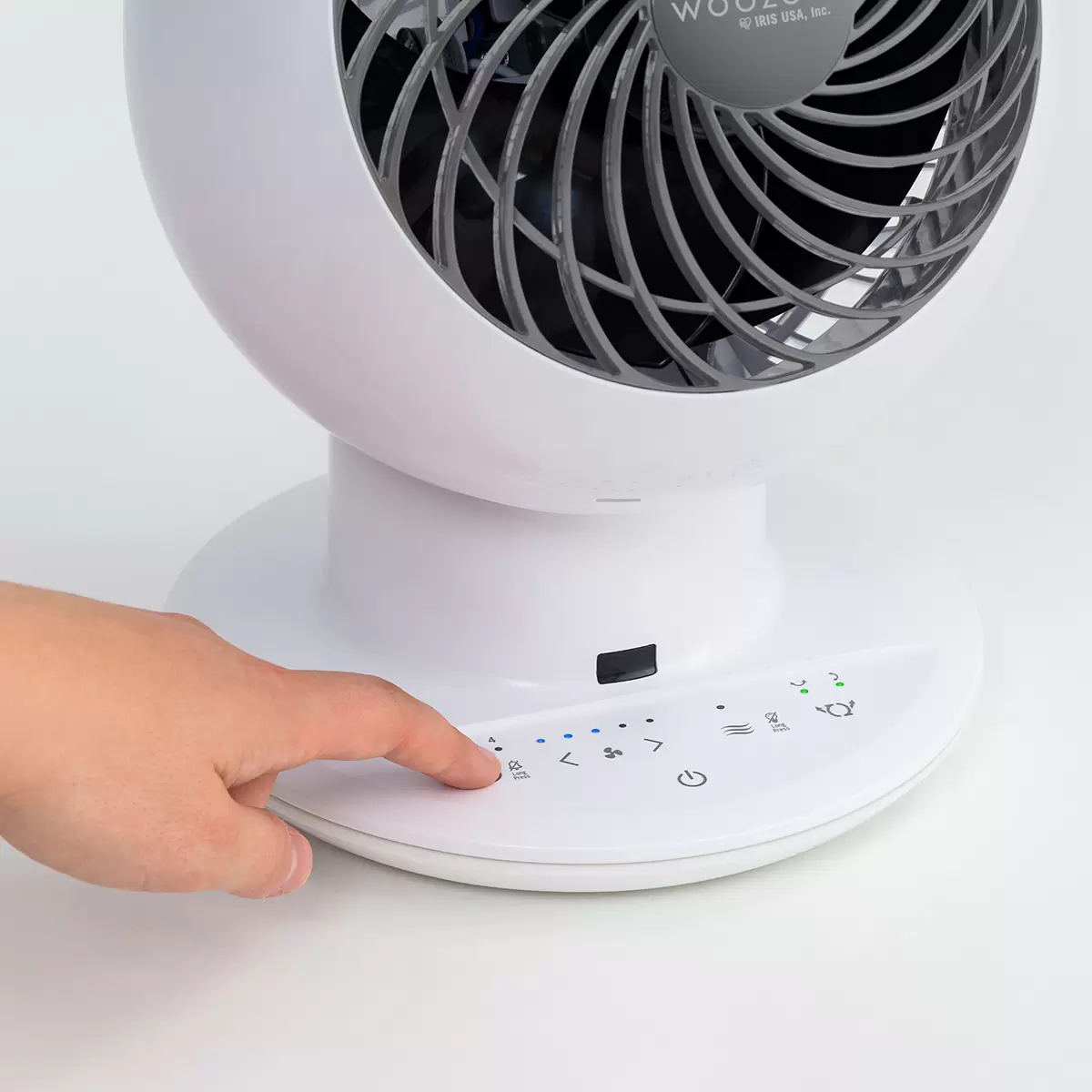 Ventilador de Globo Woozoo Multi Direccional 90 Grados, 5 velocidades Con Control Remoto, 21cm Diametro
