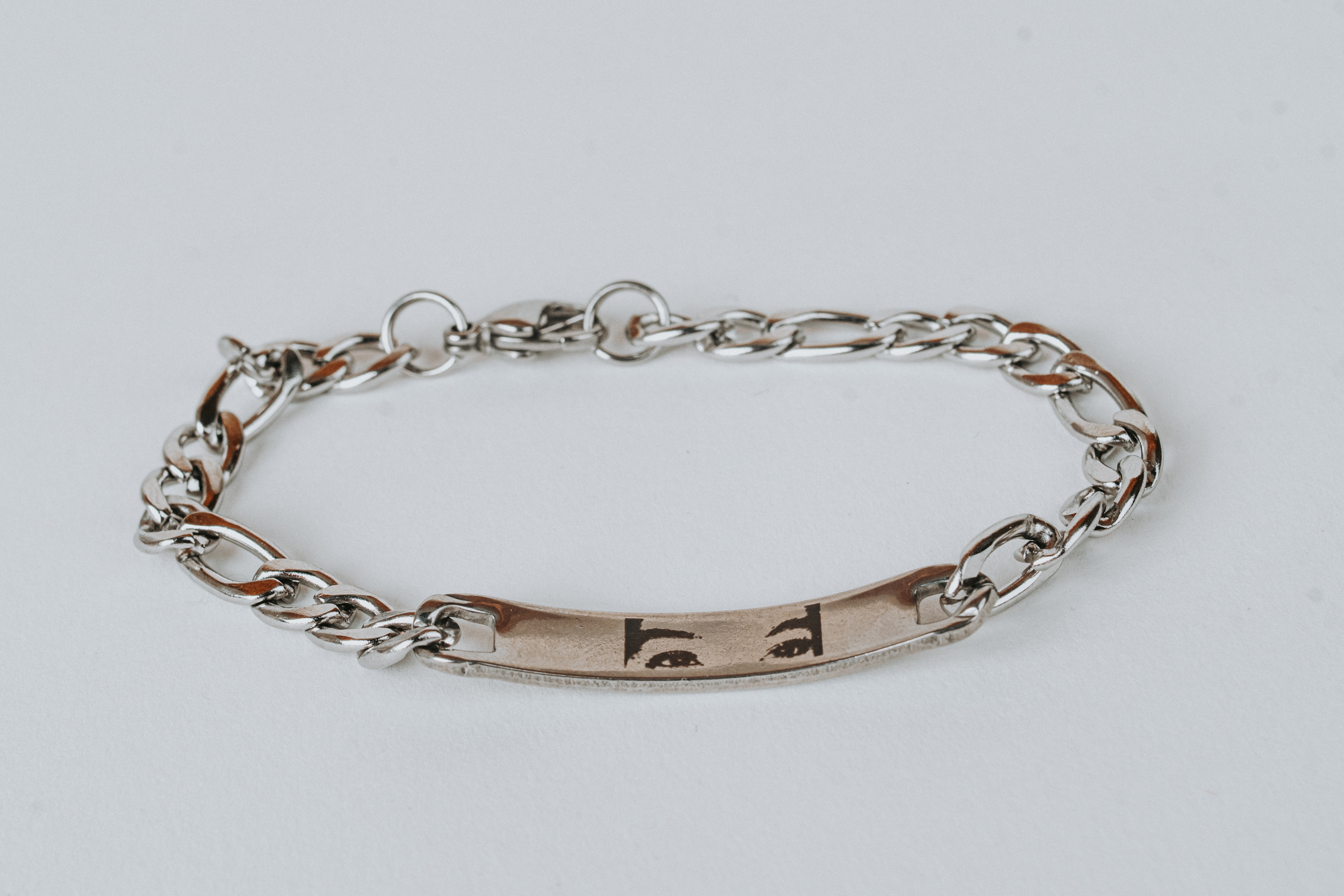 ESCLAVA CON MIRADA PERSONALIZADA