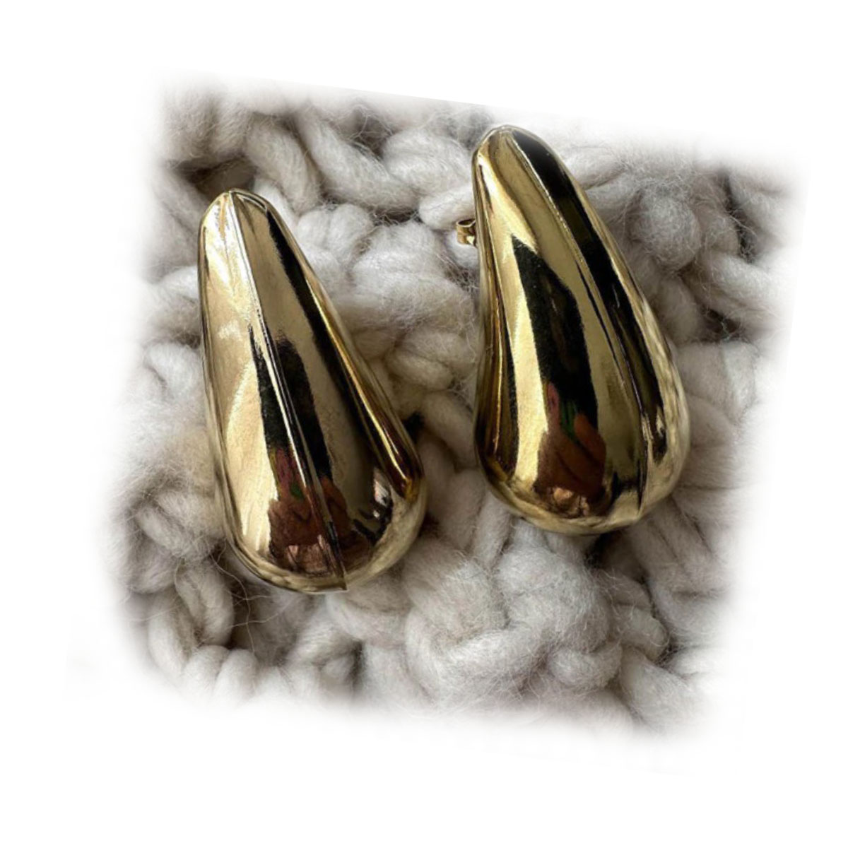 Aretes en forma de Maxi Gota Dorada DM 