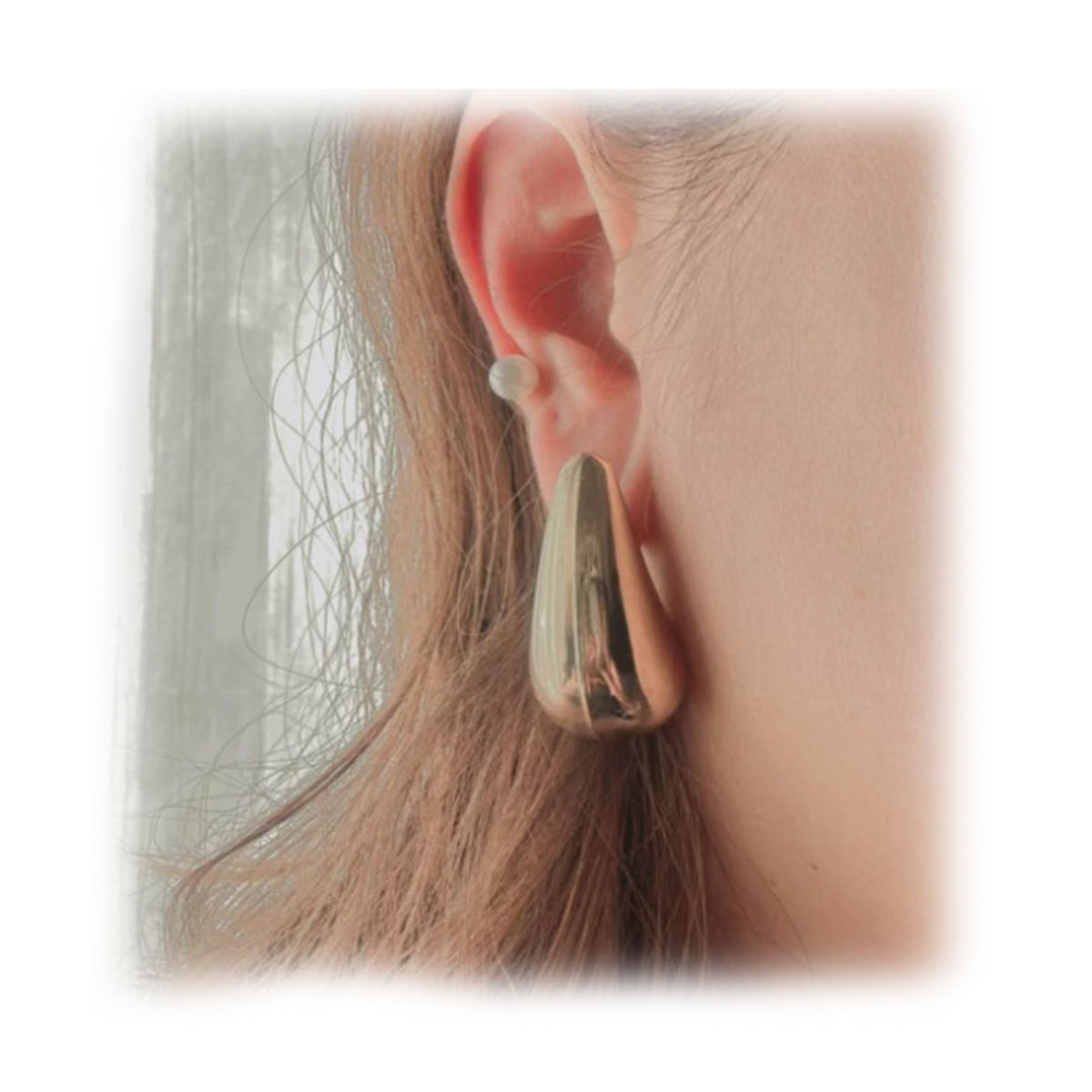 Aretes en forma de Maxi Gota Dorada DM 