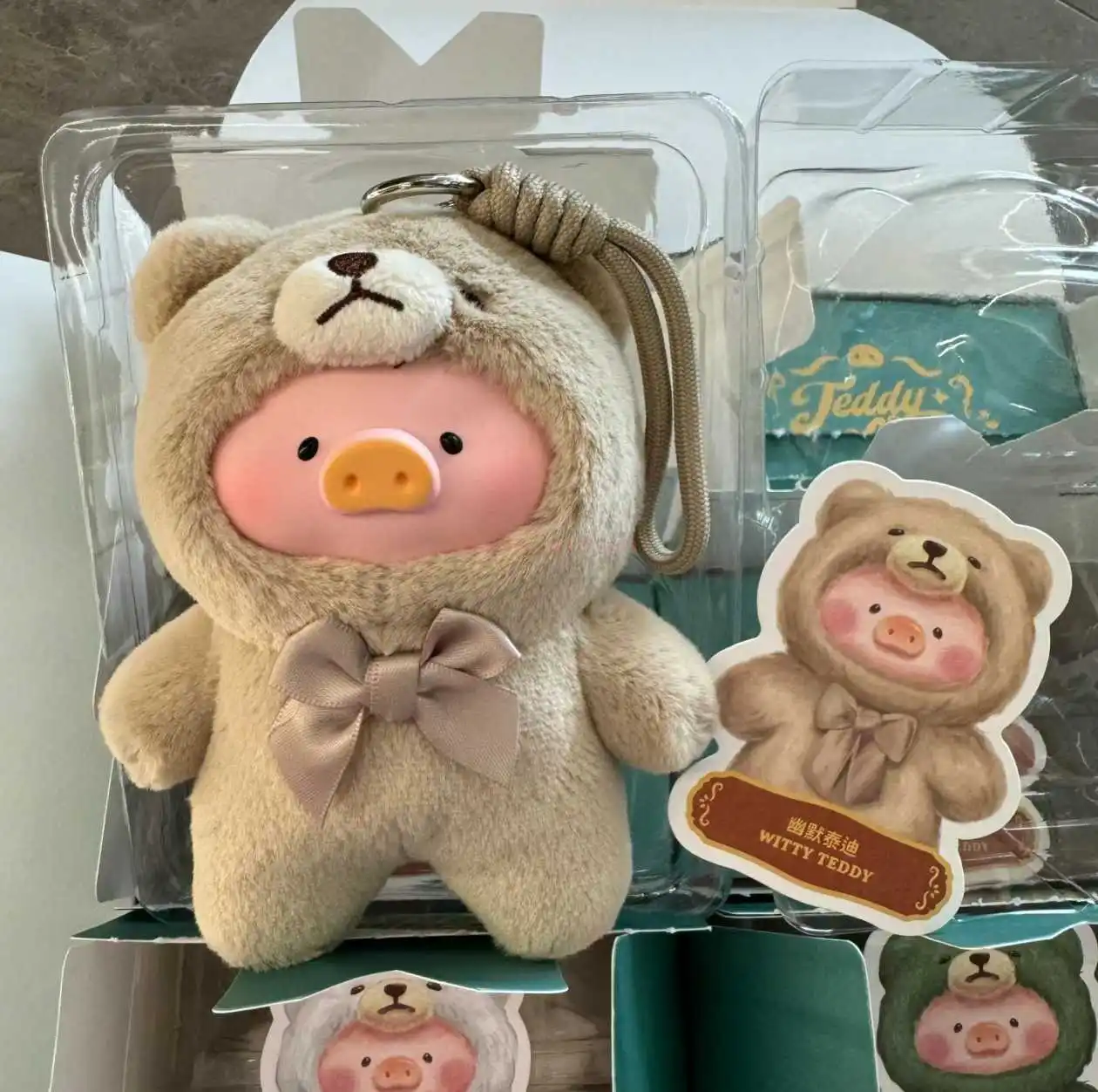 Teddy Lulu The Pig, Caja Misteriosa, Muñeco de Vinilo de Peluche Figura de Anime Cerdito Cosplay Teddy Colgante Esponjoso