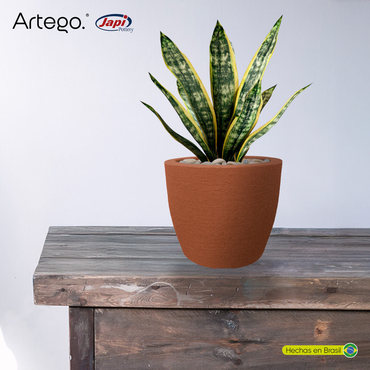 Maceta moderna para exteriores compacta de 20 cm de alto COTA terracota de Polietileno ultra ligera Artego Japi Hecho en Brasil