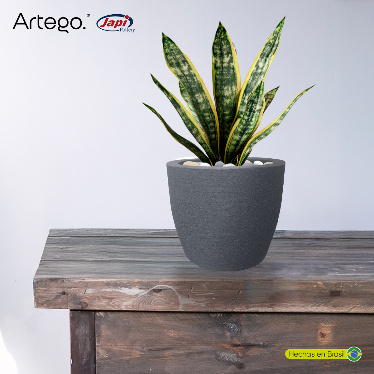 Maceta moderna para exteriores compacta de 20 cm de alto OCEAN Azul grafito de Polietileno ultra ligera Artego Japi Hecho en Brasil