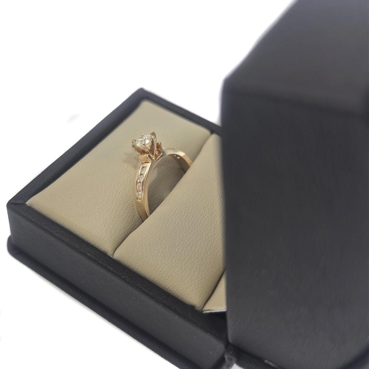 Anillo De Compromiso Oro Rosa De 14k Con 34cts