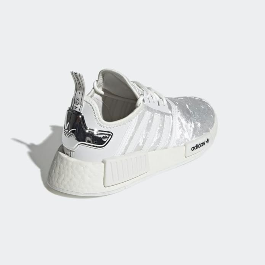 Adidas Originals NMD_R1 W - Tenis Deportivos Urbanos para Hombre y Mujer, Comodidad BOOST, Diseño Moderno y Ligero, Blanco Plateado