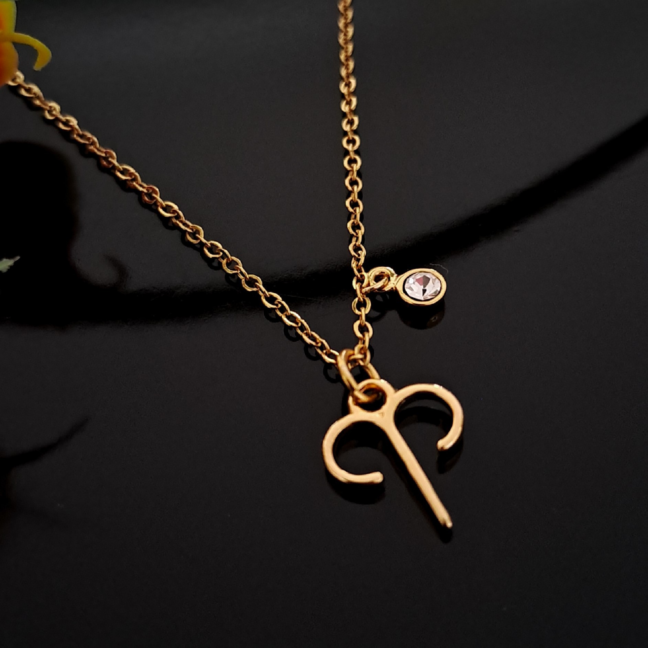 Collar Signo Zodiacal Aries con Cristal en Chapa De Oro Premium