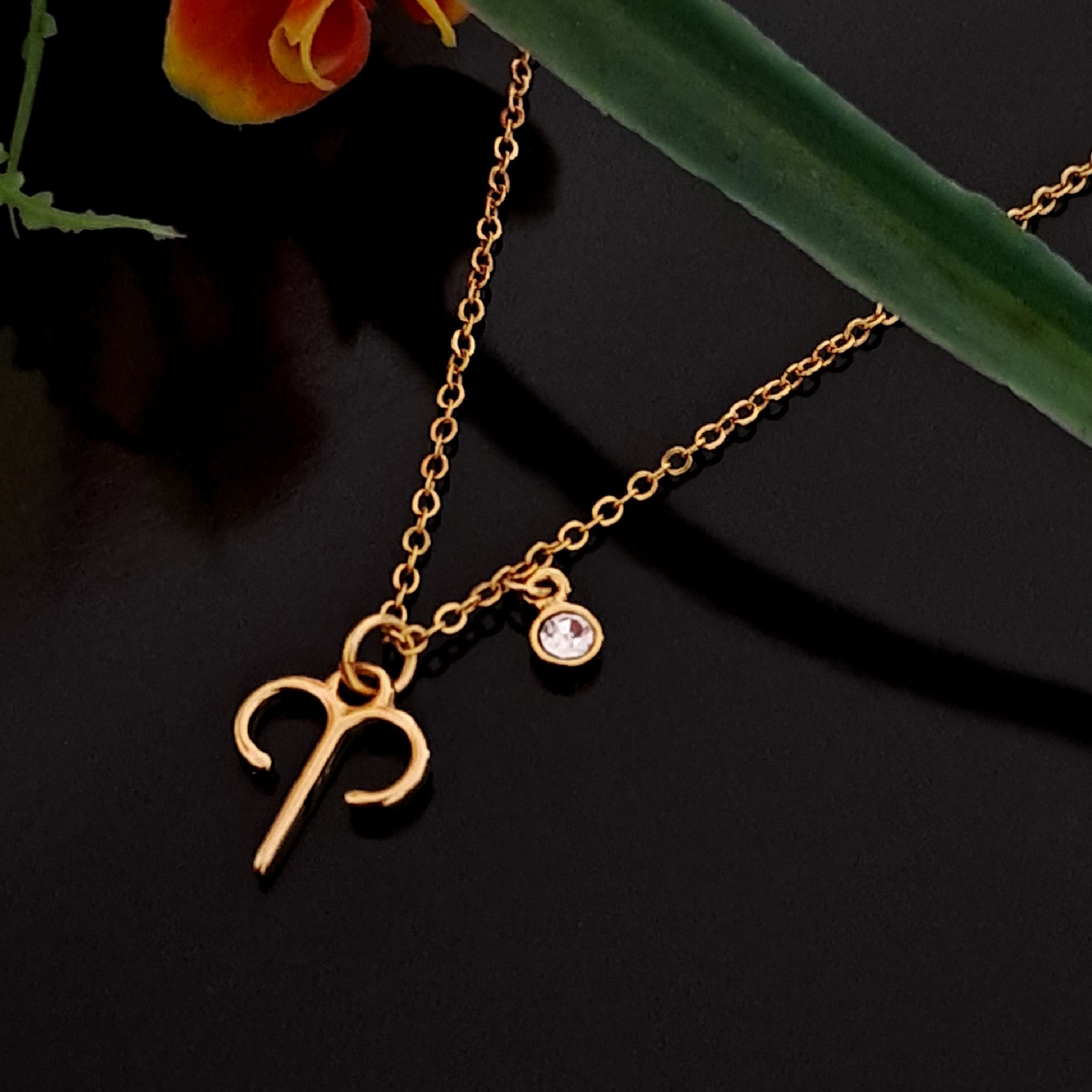 Collar Signo Zodiacal Aries con Cristal en Chapa De Oro Premium