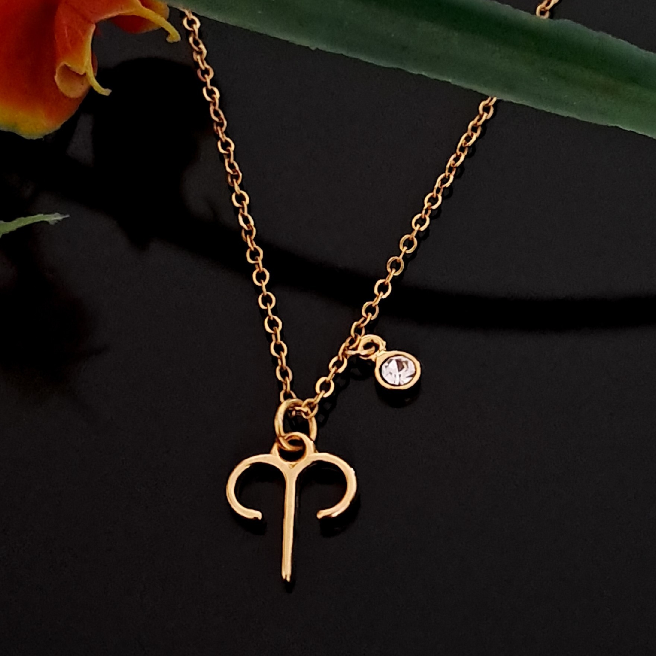 Collar Signo Zodiacal Aries con Cristal en Chapa De Oro Premium