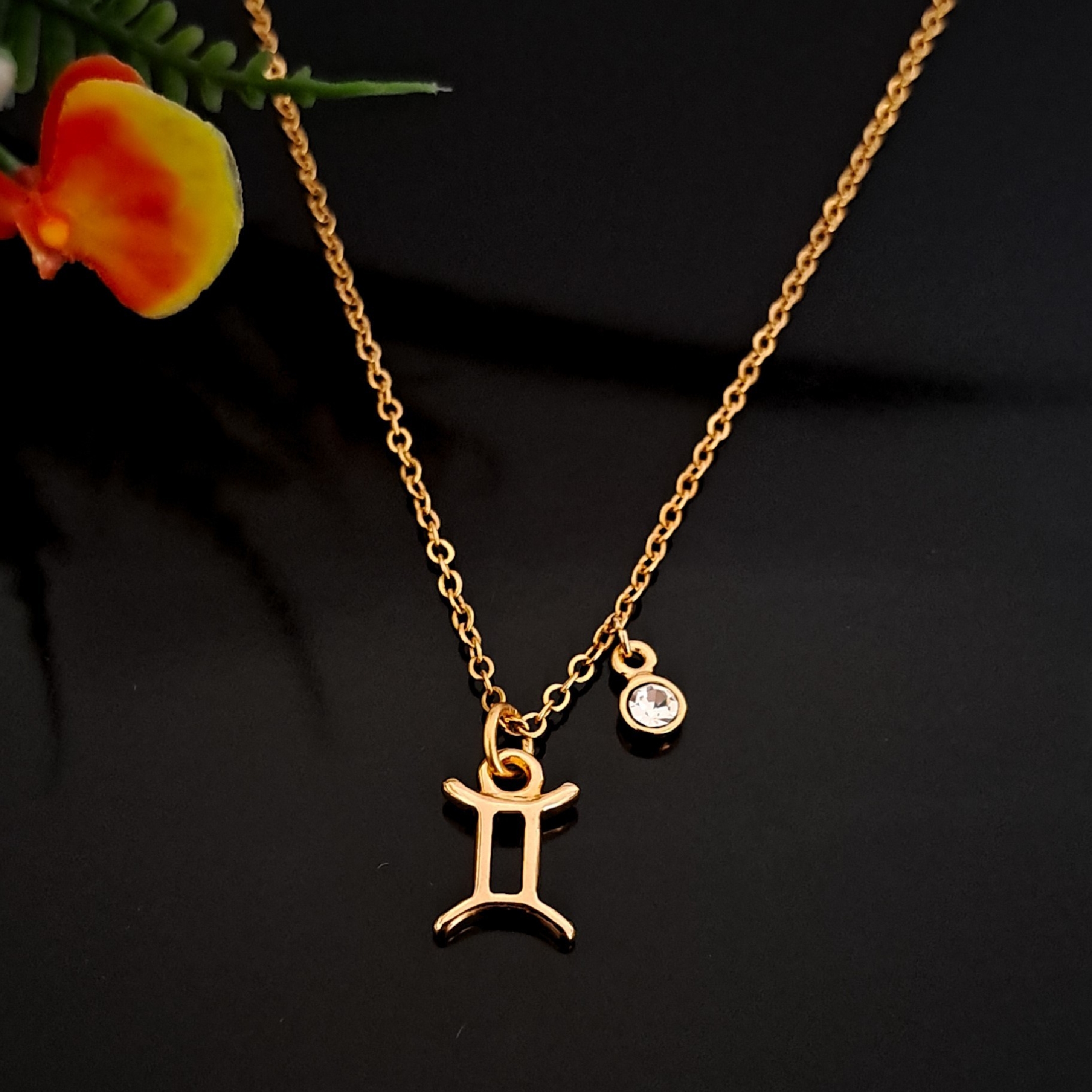 Collar Signo Zodiacal Geminis con Cristal en Chapa De Oro Premium