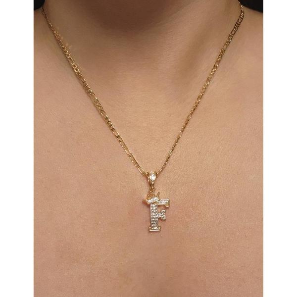 Cadena y dije de brillos con corona de oro laminado letra "F"