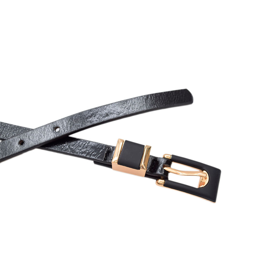 Cinturón Delgado Negro Hebilla Negro Con Detalles Dorados 