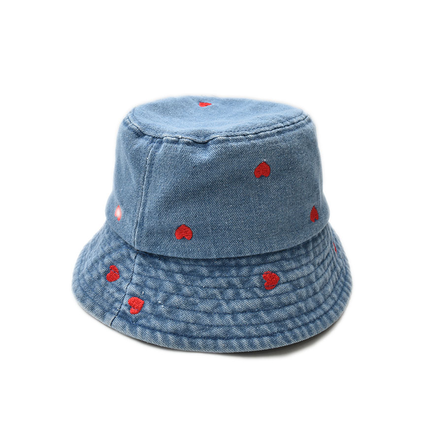 Sombrero Bucket Ajustable Apariencia  Mezclilla Detalle de Corazones Bordados 