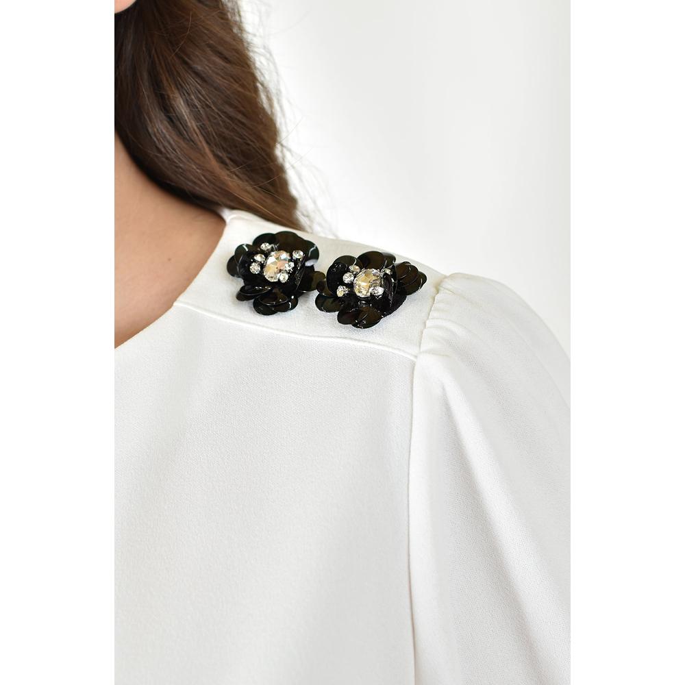 Blusa con detalle de flor en hombro Roman Fashion /Tallas Extras, 5106 (Blanco)