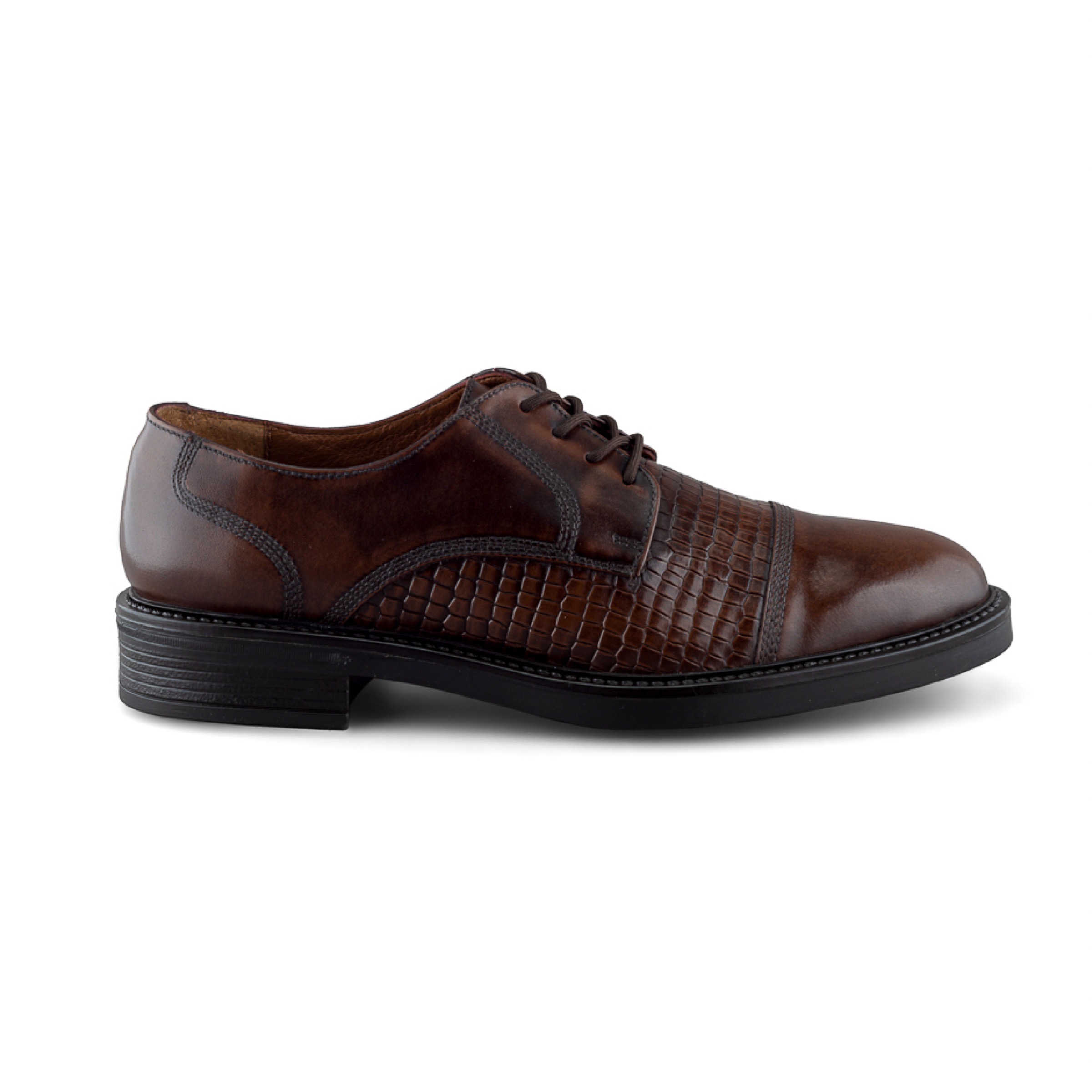 Zapato Derby de Piel Grabada para Hombre en Color Café con Agujetas