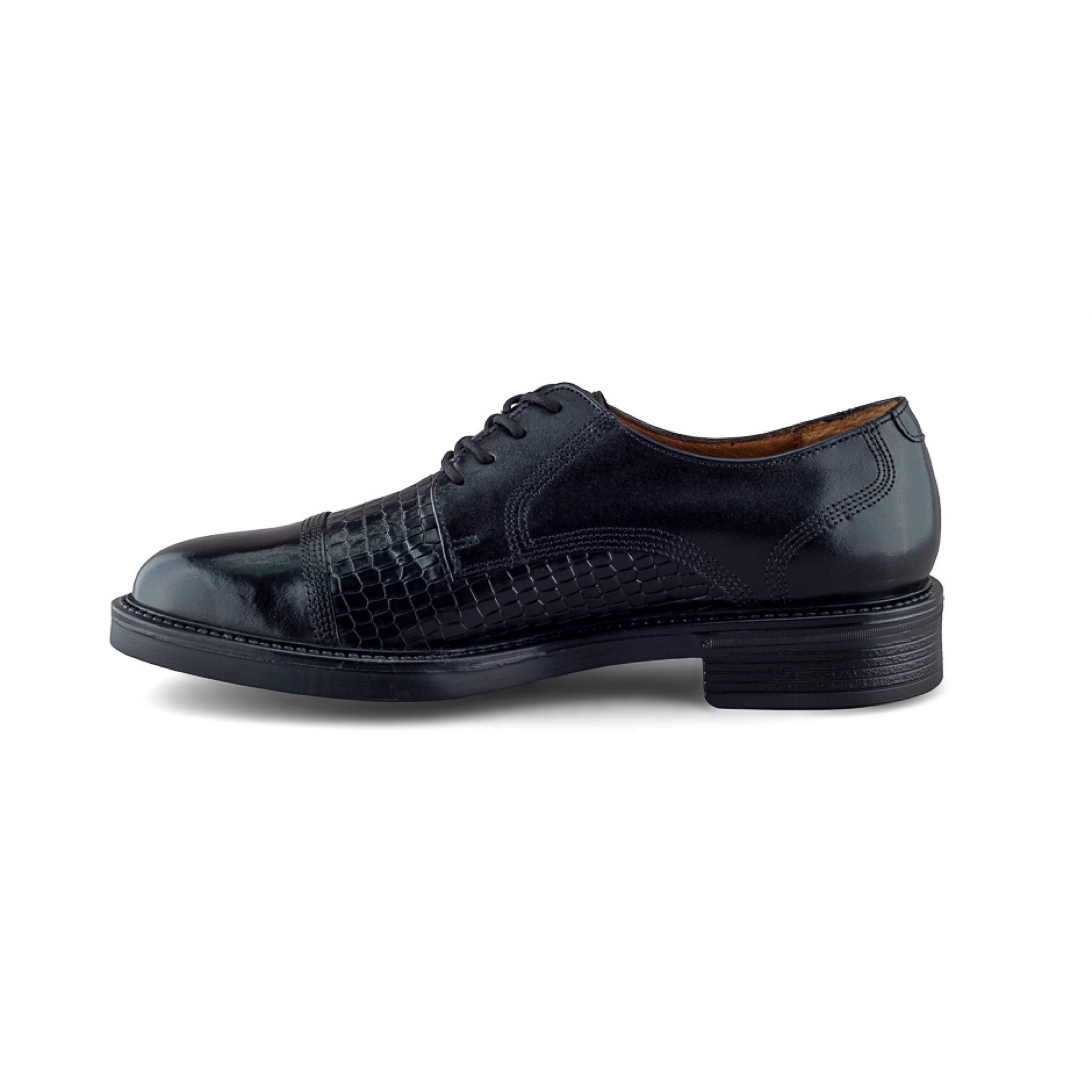 Zapato Derby de Piel Grabada para Hombre en Color Negro con Agujetas