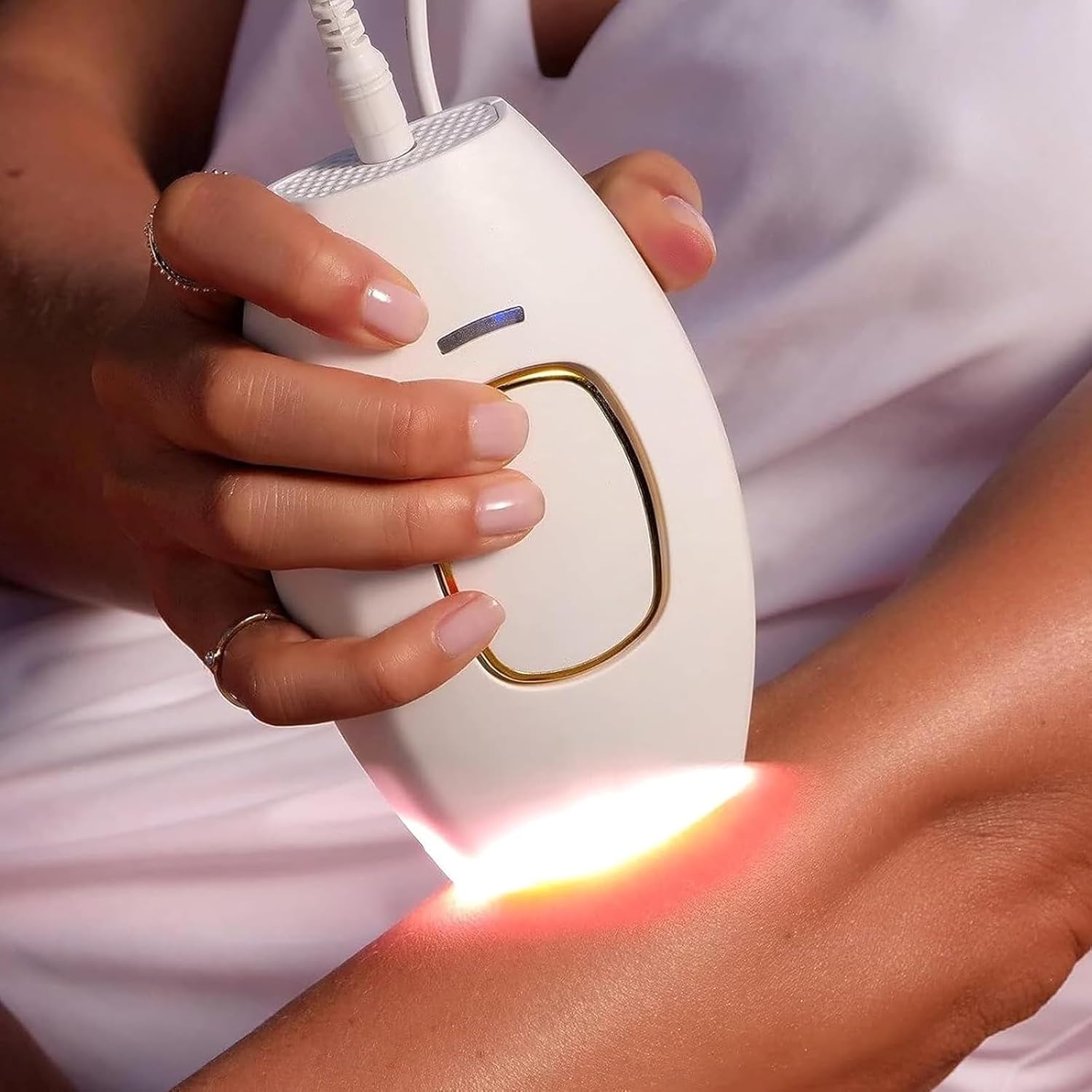 Depiladora Laser, Dispositivo de depilación láser IPL para Mujeres y Hombres, depiladora de luz pulsada para Bikini, Pierna, Brazo entre otros, indolora.