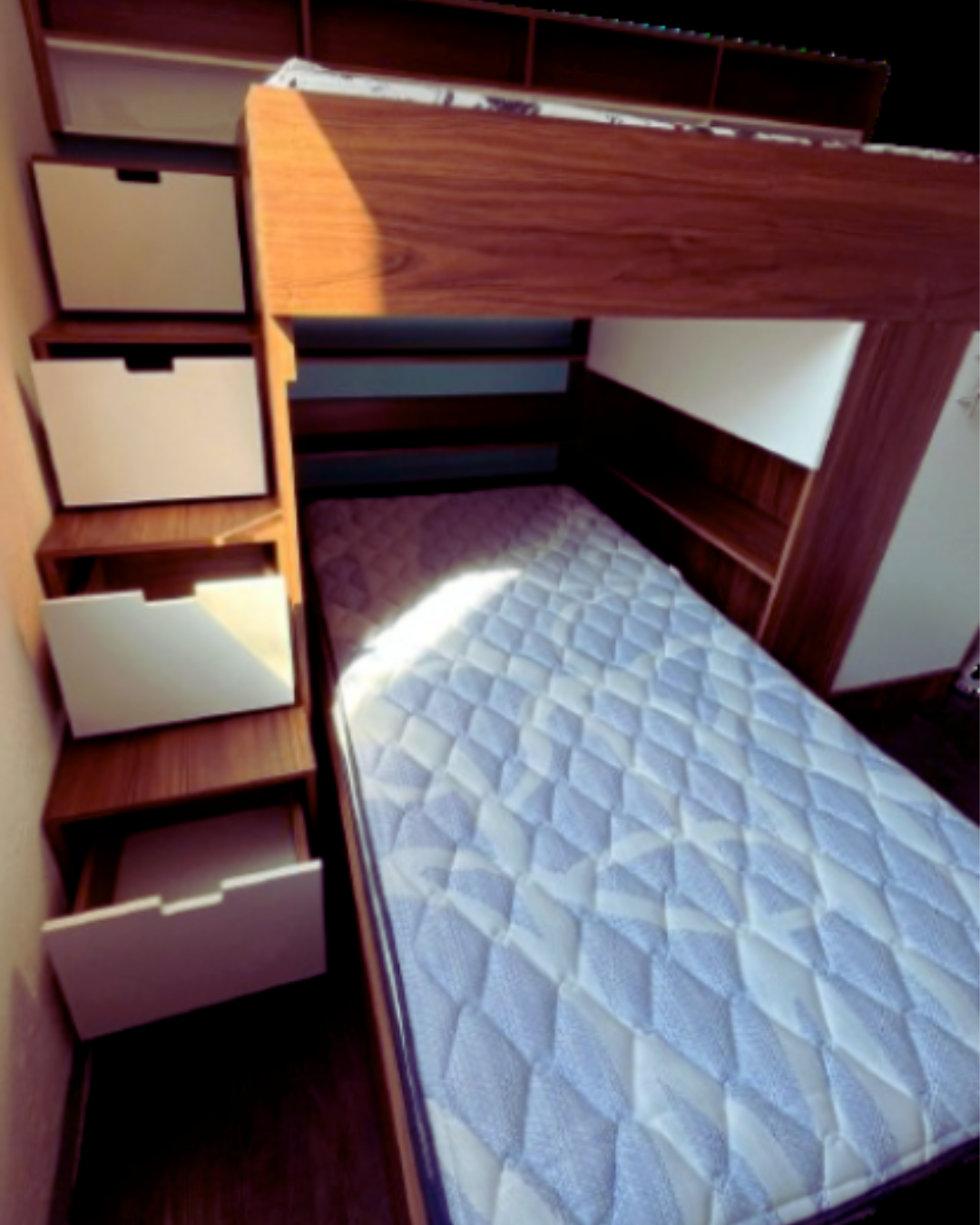 Litera funcional con cama deslizante y almacenamiento