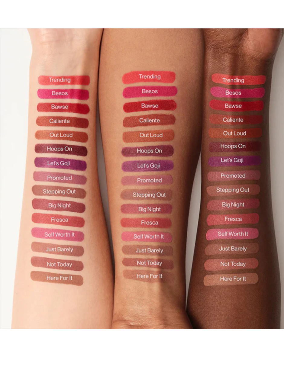 Lápiz labial Caliente Smashbox cremoso con acabado mate color rojo