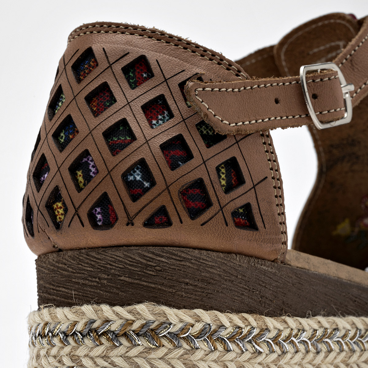 SANDALIA PLATAFORMA 5 CM PIEL MUJER MORA TIERRA HELEN CAMEL VINO 