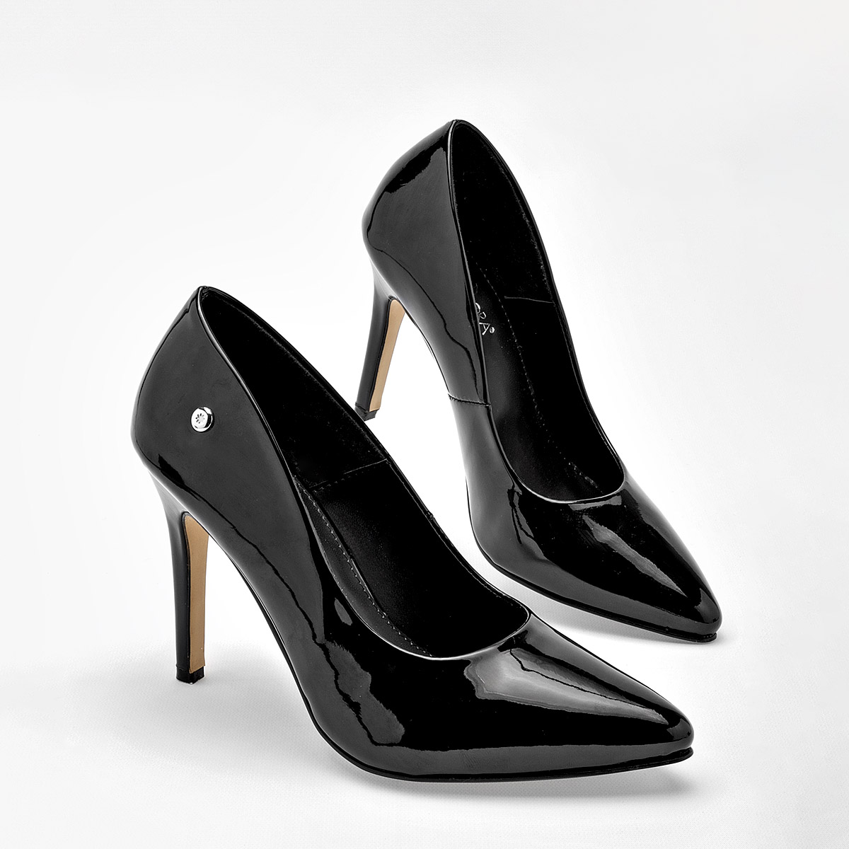 MORAMORA ERIKA ZAPATILLA MUJER CASUAL TACON 10 CM COLOR NEGRO CHAROL